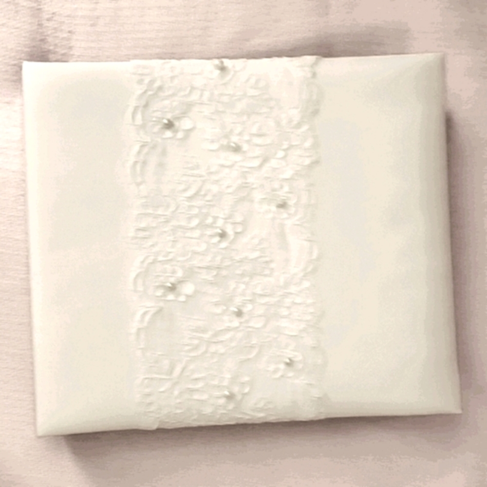 Lace and Pearls Accented White Wedding Album NWT
